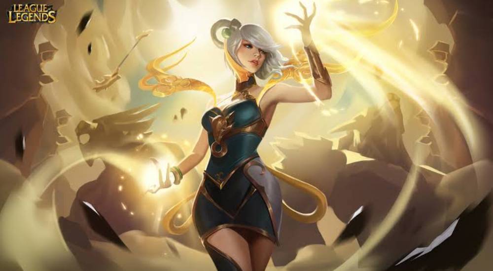 4. Lunar Empress Lux