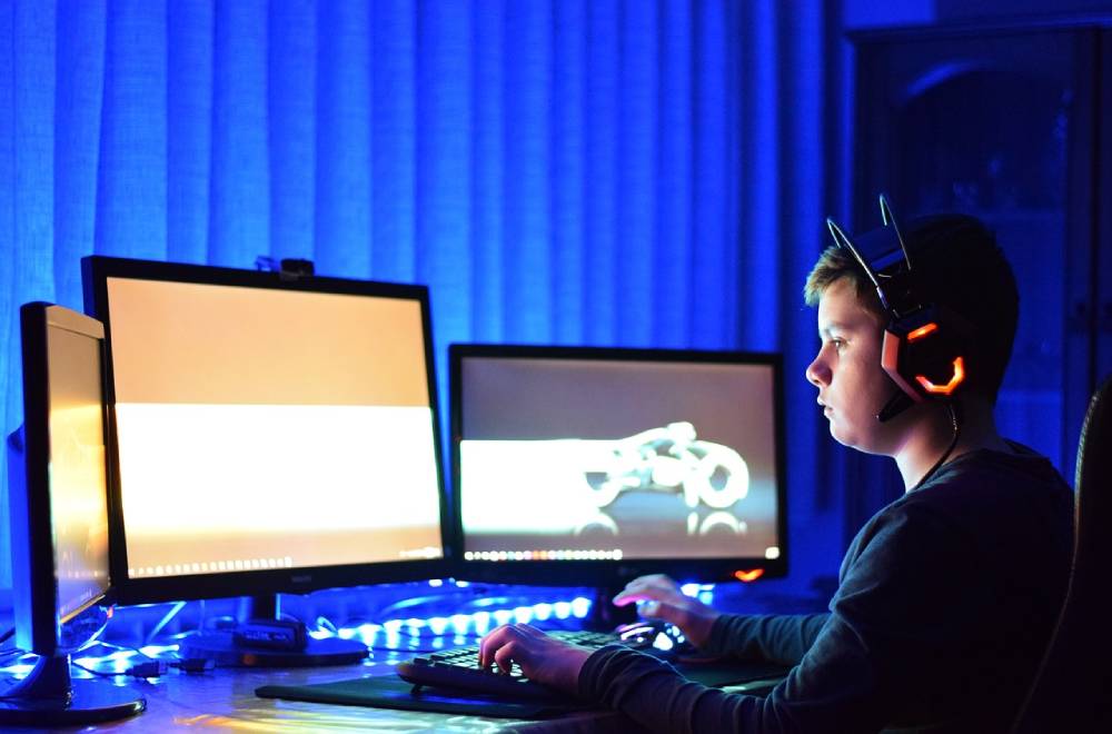 The Benefits of Dual-Monitor Gaming